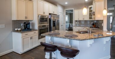 Muebles altos de cocina sobre la zona de cocción